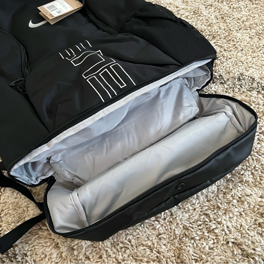 ✔️NWT✔️ NIKE Varsity Elite Backpack Black Metallic Silver - Picture 11 of 12